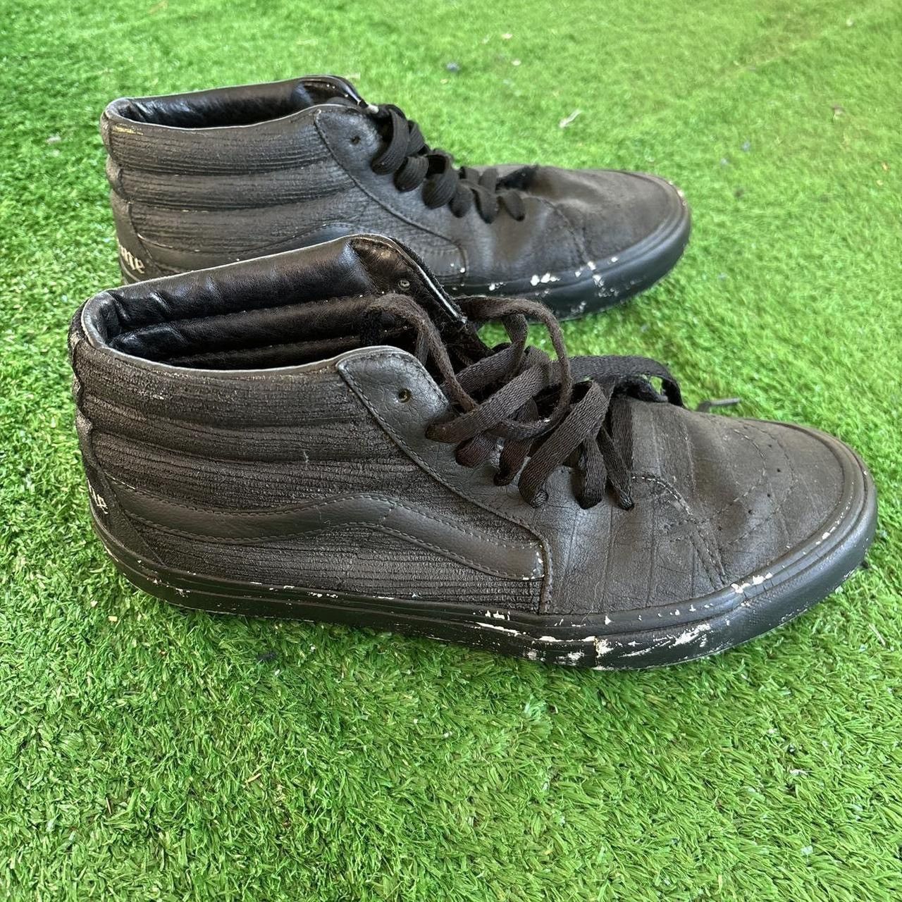 Supreme × Vans Supreme Vans Sk8-Mid Crocodile spray painted black blackout Size US 9 / EU 42 - 4 Thumbnail