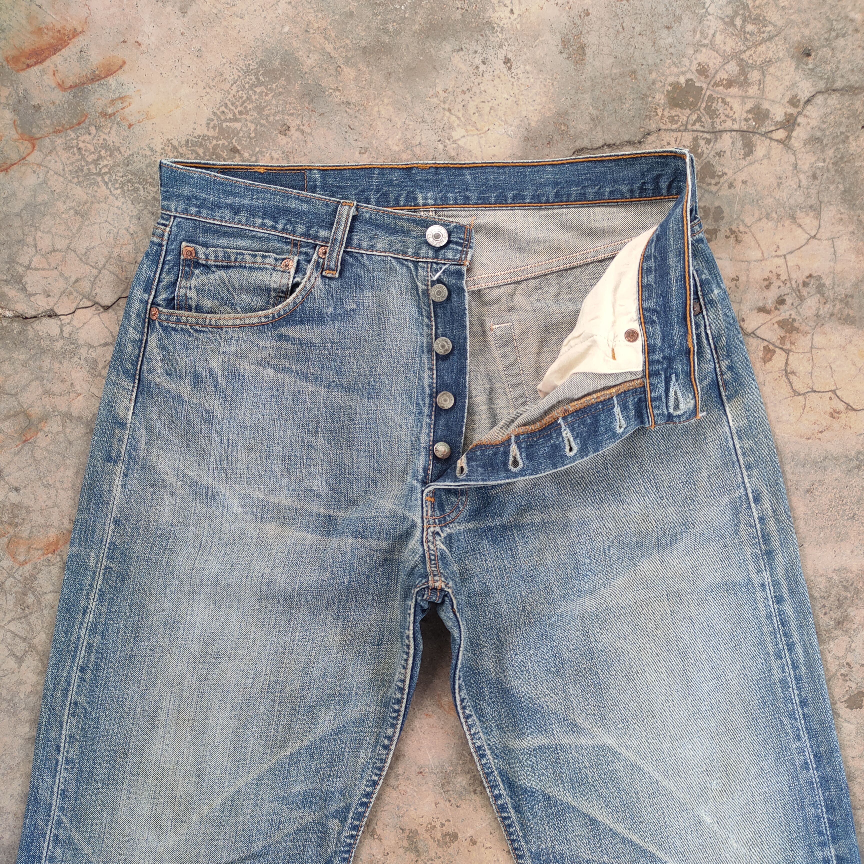 VINTAGE LEVI\'S 501 DISTRESSED JEANS DENIM PANTS