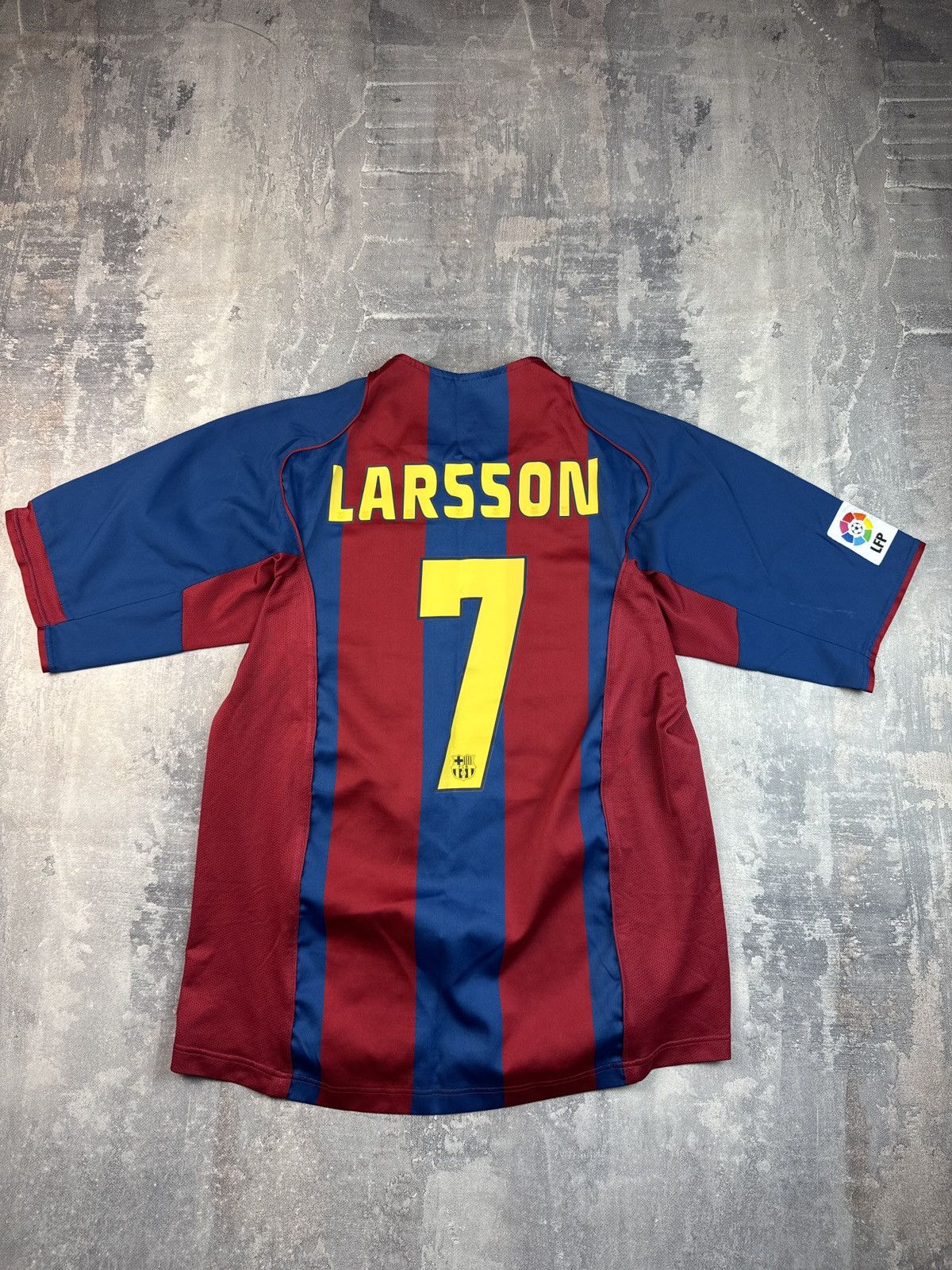 Nike FC Barcelona Home Football Soccer Jersey #7 Larsson Nike L Size US L / EU 52-54 / 3 - 6 Thumbnail