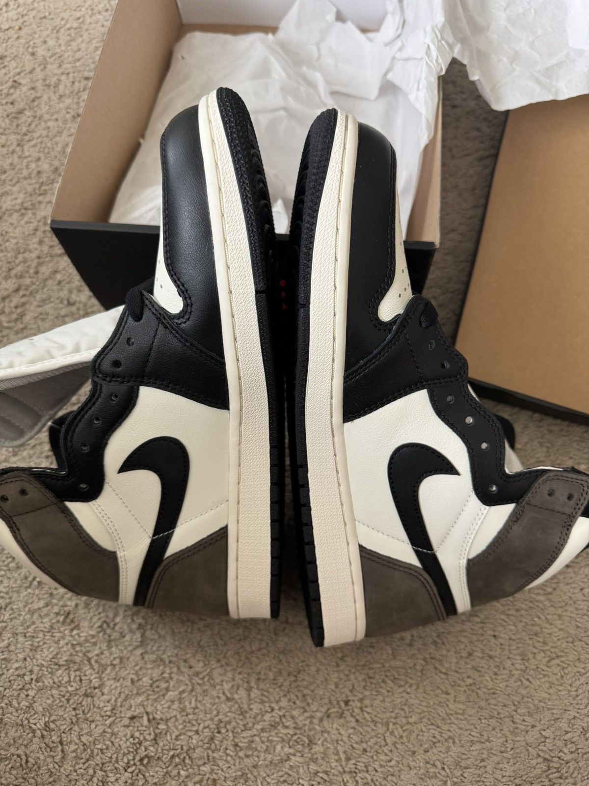 Jordan Brand Mocha Jordan 1 high Size US 10 / EU 43 - 3 Thumbnail