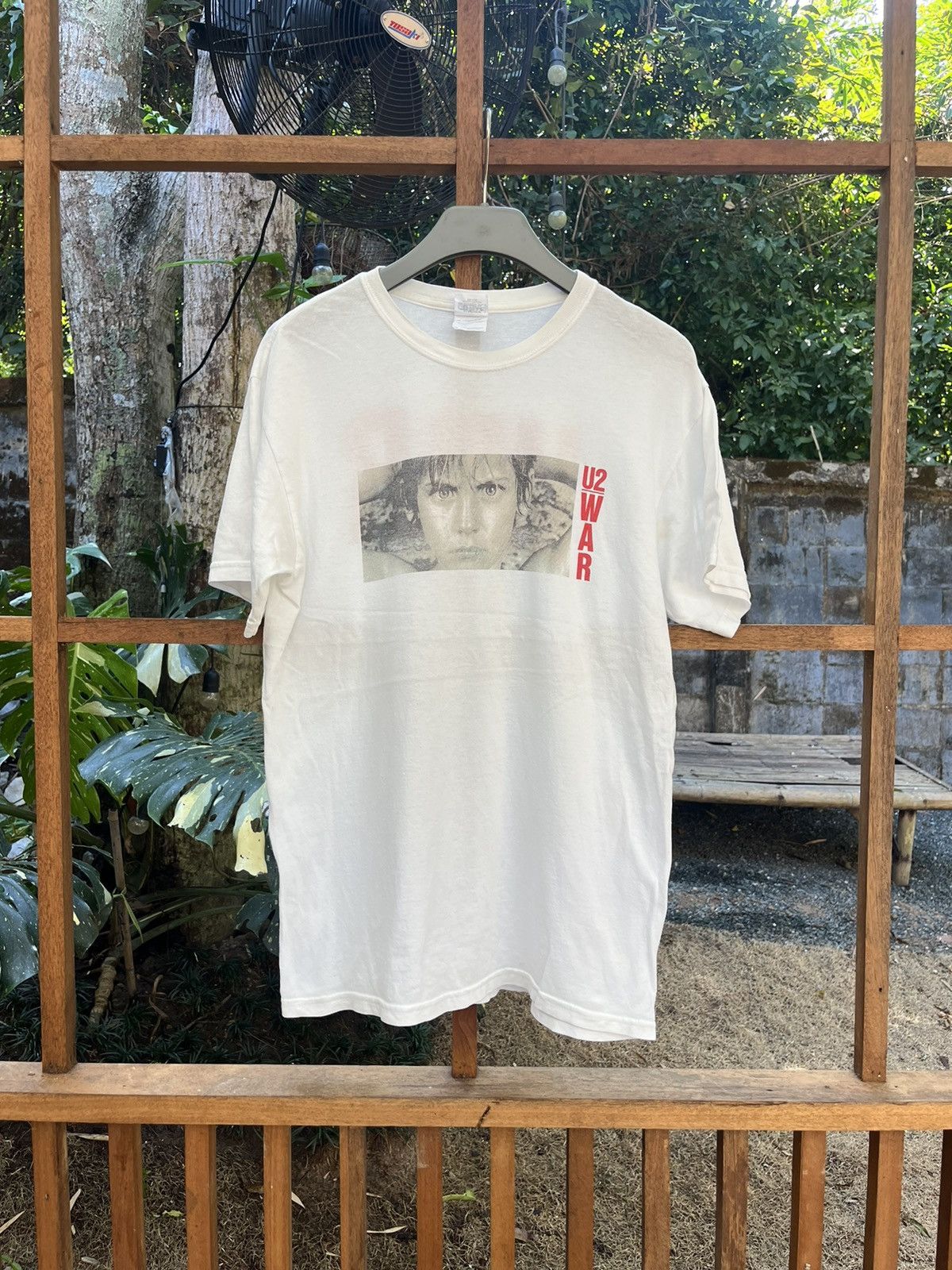 Band Tees × Vintage Vintage U2 WAR Album Band 00’sTshirt Size US M / EU 48-50 / 2 - 2 Thumbnail