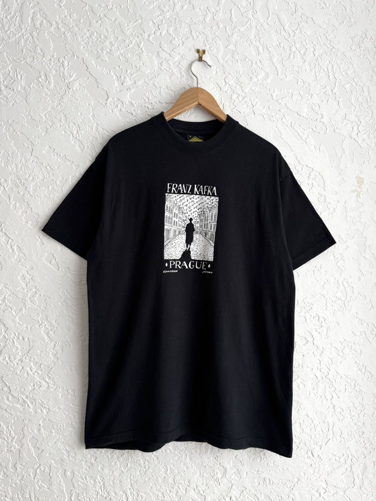 Vintage Vintage Franz Kafka Prague 1991 T-shirt Size US L / EU 52-54 / 3 - 1 Thumbnail