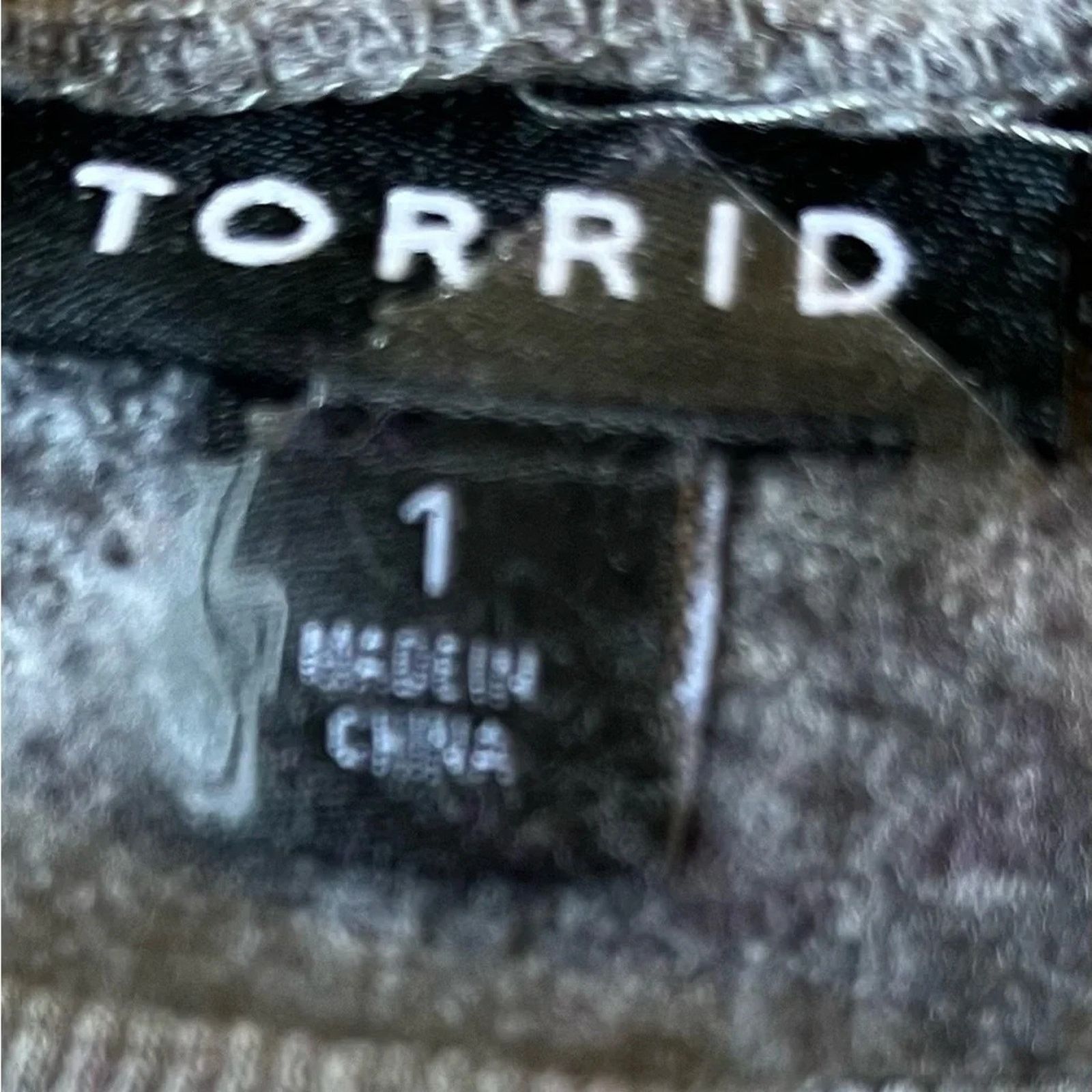 The Unbranded Brand Torrid long sleeve color block, very soft sweatshirt, XL Size XL / US 12-14 / IT 48-50 - 2 Thumbnail