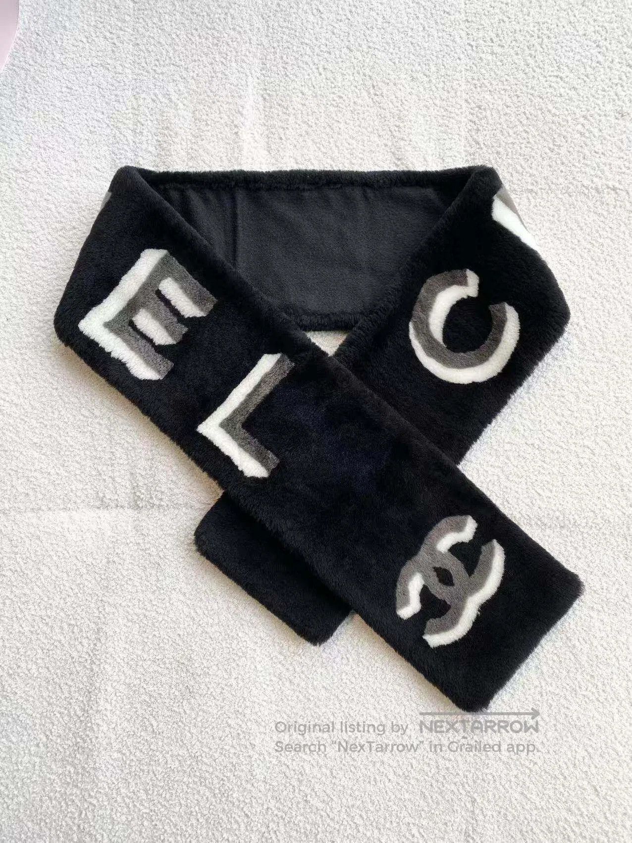Chanel Chanel Black and white logo mink fur scarf| Size ONE SIZE - 1 Thumbnail