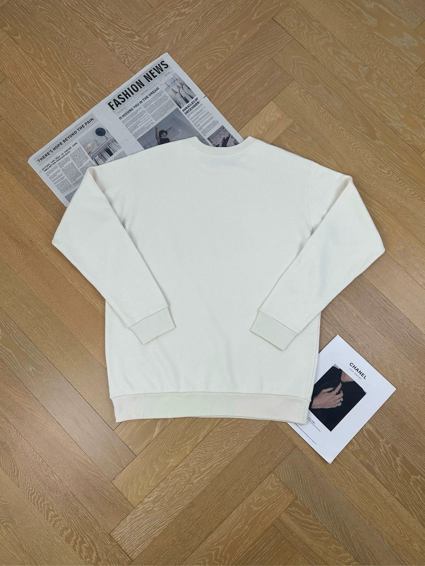Gucci GUCCI x Disney Mickey Mouse white unisex crewneck sweatshirt Size L / US 10 / IT 46 - 2 Thumbnail