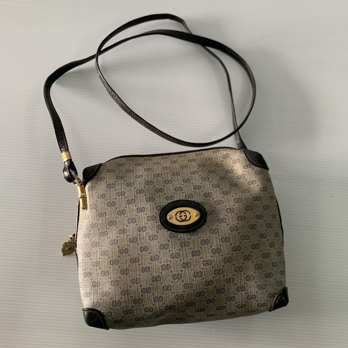 Gucci Authentic Gucci Vintage Slingbag Size ONE SIZE - 1 Thumbnail