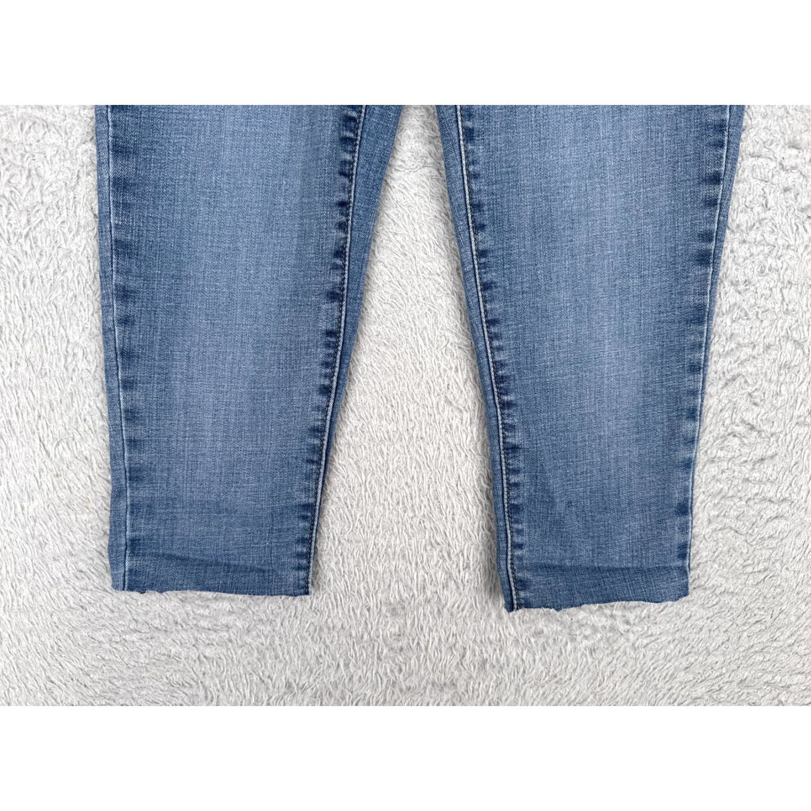 Levi's Levis Jeans Womens 26 Medium Wash 721 High Rise Skinny Stretch Denim City Pants Womens 26 Mens? Size 26" / US 2 / IT 38 - 2 Thumbnail