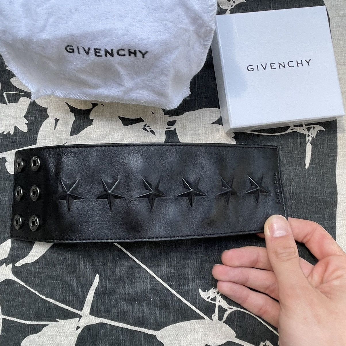 Givenchy Givenchy Cowhide Leather Bracelet All Black Stars Size ONE SIZE - 6 Thumbnail