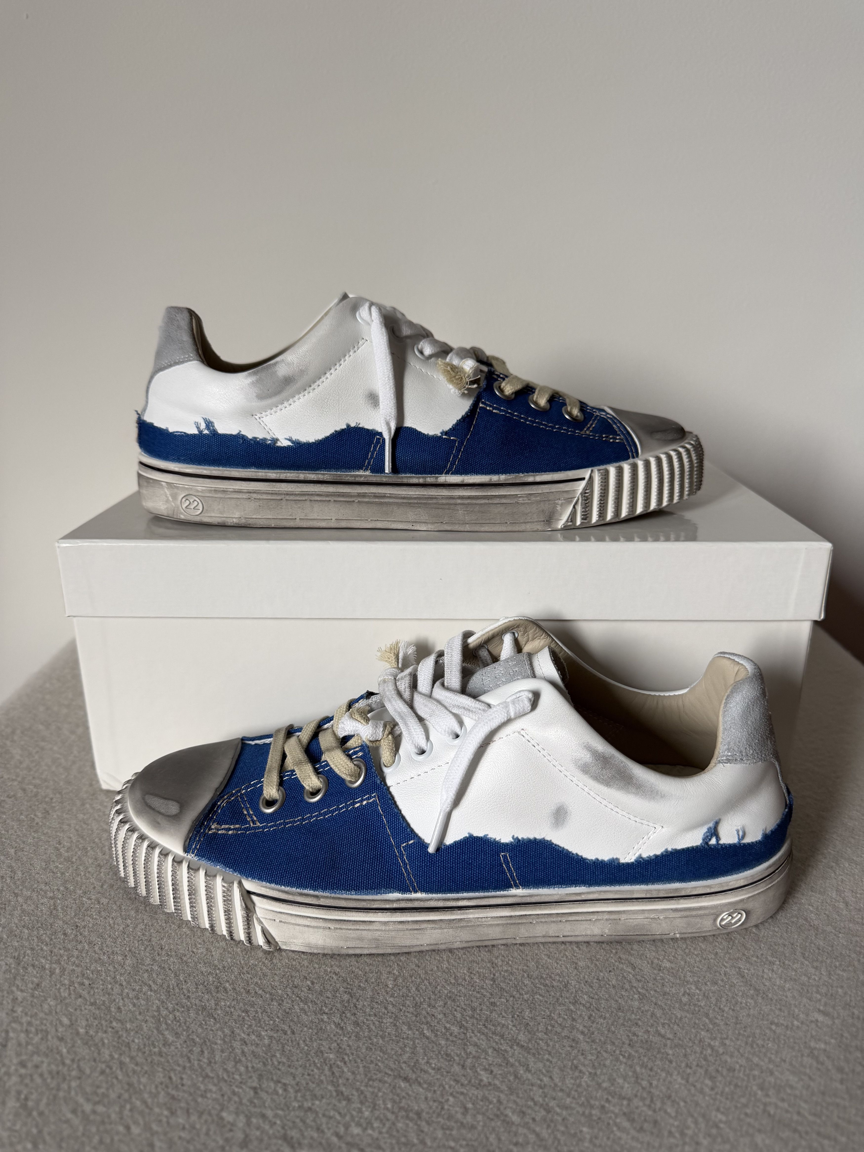 Maison Margiela Maison Margiela Evolution Sneakers in White Blue Size US 7 / EU 40 - 2 Thumbnail