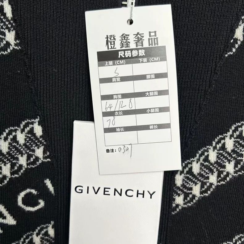 Givenchy Givenchy Black and White Full Print Bulletproof Sweater Size US S / EU 44-46 / 1 - 5 Thumbnail