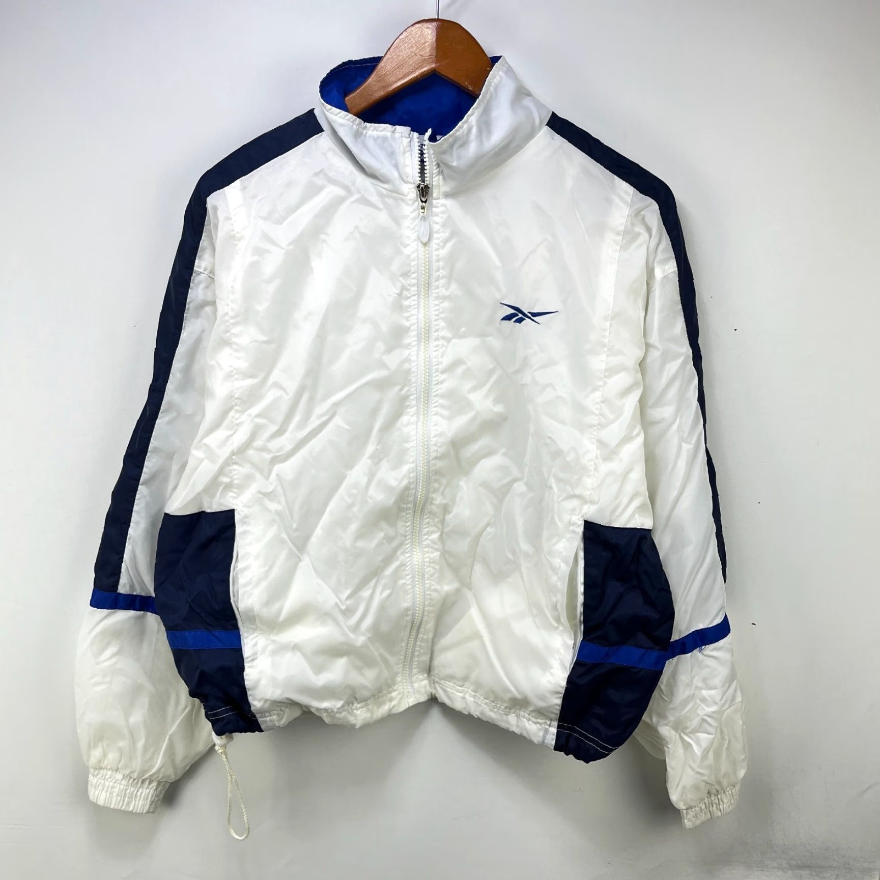 Reebok VINTAGE Reebok Windbreaker Jacket Womens L 90s Hooded Windbreaker White Nylon Fleece Lightweight Regular Fit Women Size L / US 10 / IT 46 - 2 Thumbnail
