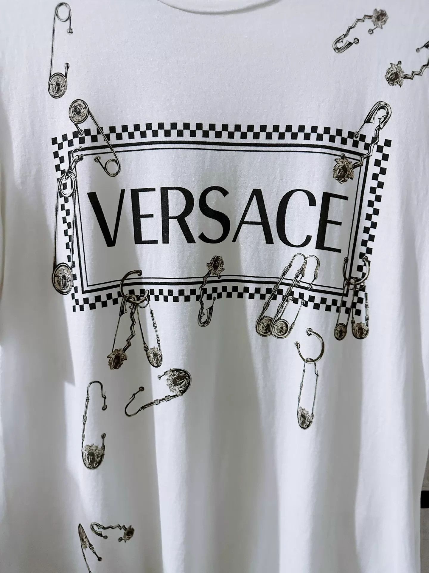 Versace Versace Safety Pin Print Short Sleeve Tee 95 New Size US S / EU 44-46 / 1 - 3 Thumbnail