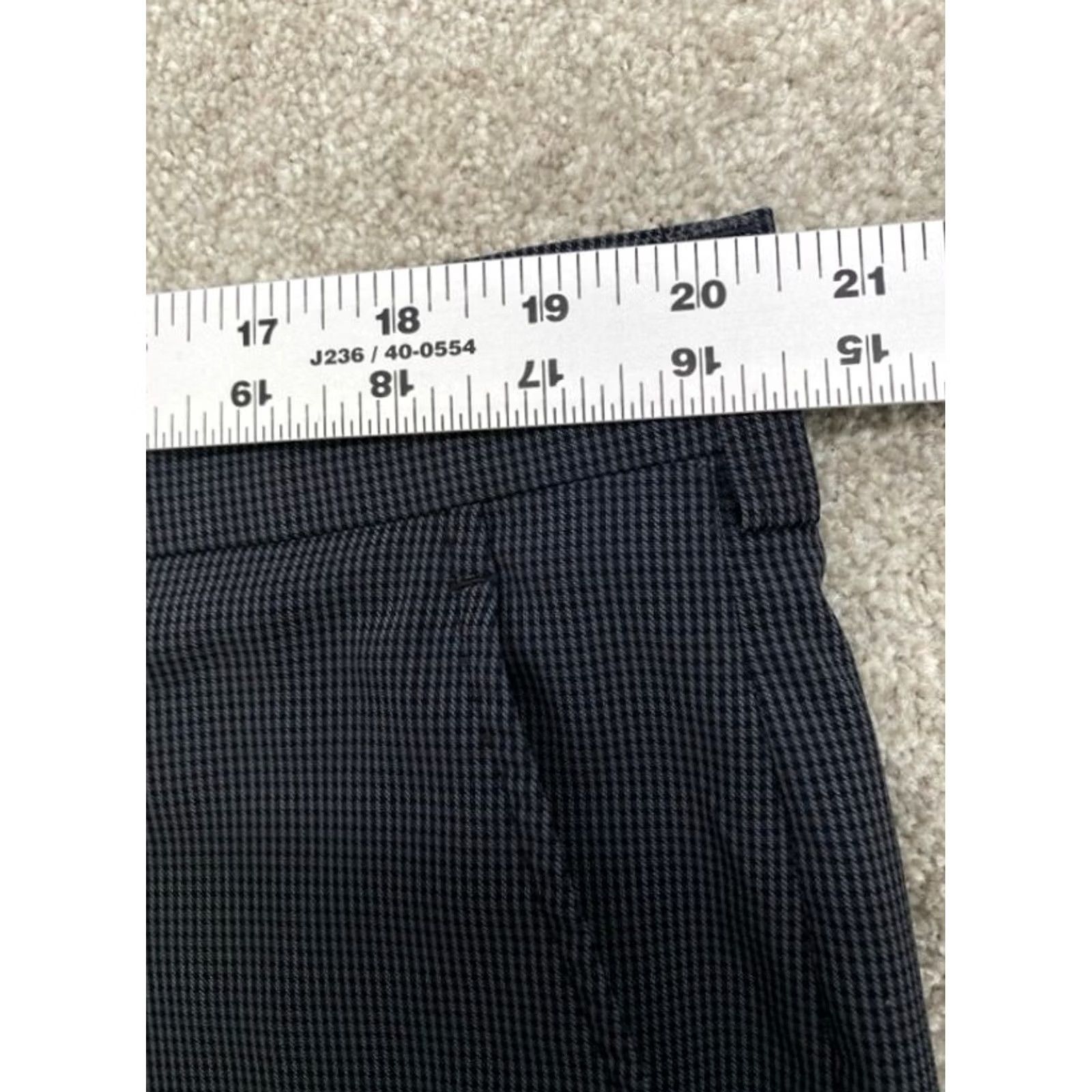 PGA Tour PGA TOUR Golf Shorts Men's 40x9 Gray Checked 4958 Mens Big & Tall/40 Gray Chino Casual Shorts Size US 40 / EU 56 - 5 Thumbnail