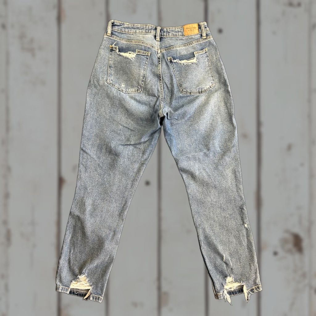 Abercrombie & Fitch Abercrombie & Fitch Jeans Women’s Mom Jean Curve Love 28 6 R Distressed Blue Denim Casual Jeans Womens Love 90s? Size 28" / US 6 / IT 42 - 1 Thumbnail