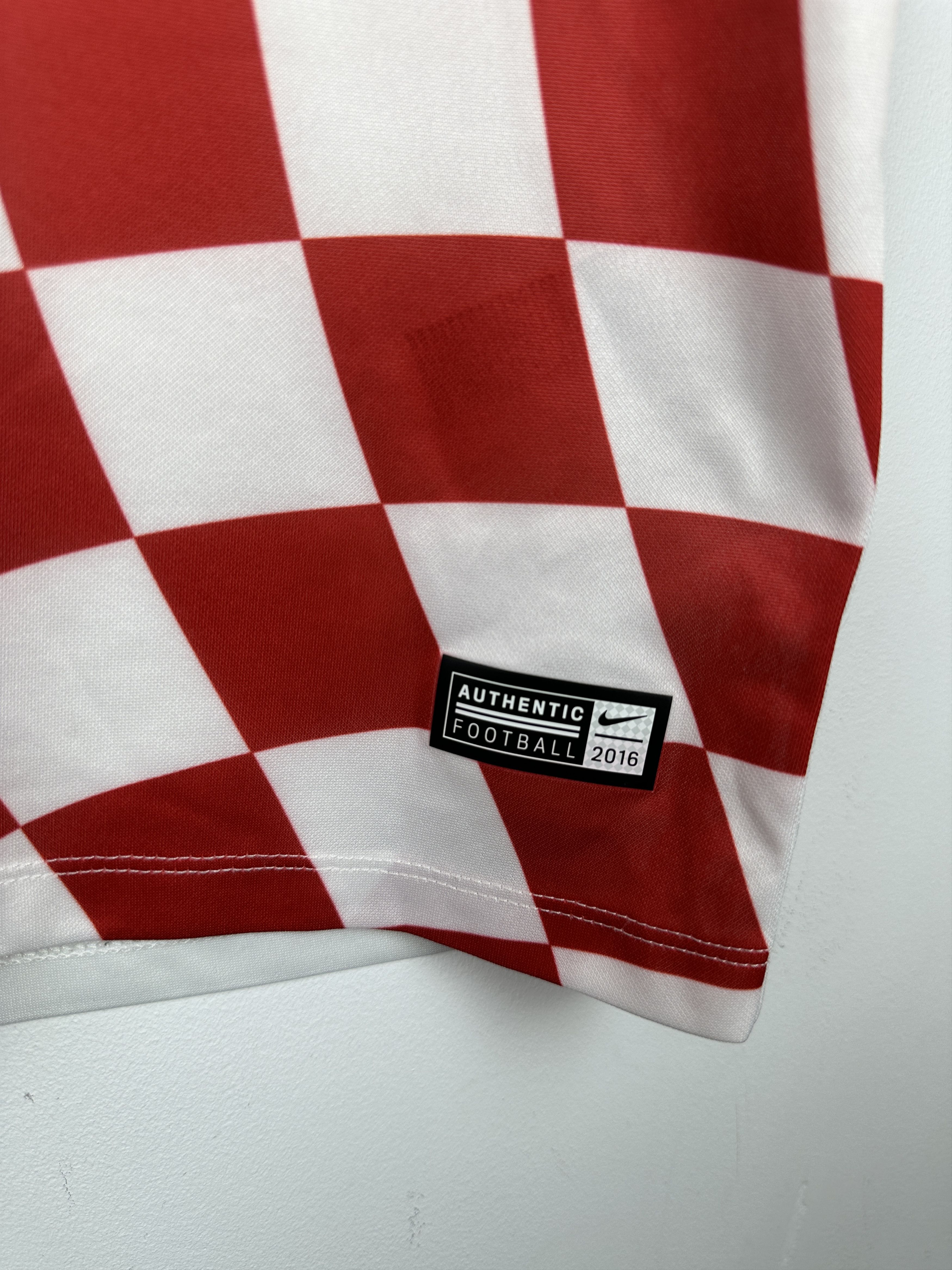 Nike Croatia National Team 2016 Home Soccer Jersey Football Shirt Size US S / EU 44-46 / 1 - 8 Thumbnail