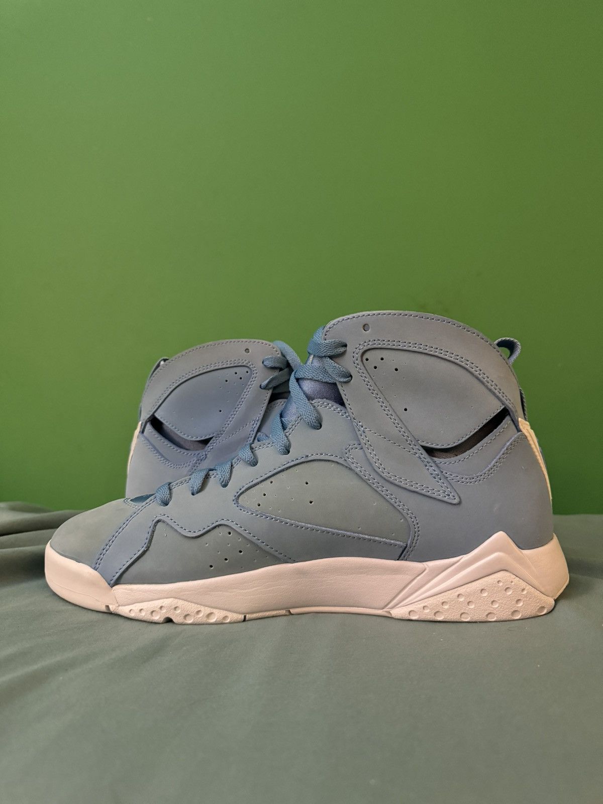 Jordan Brand Nike Air Jordan 7 Pantone 2017 Size US 10 / EU 43 - 2 Thumbnail