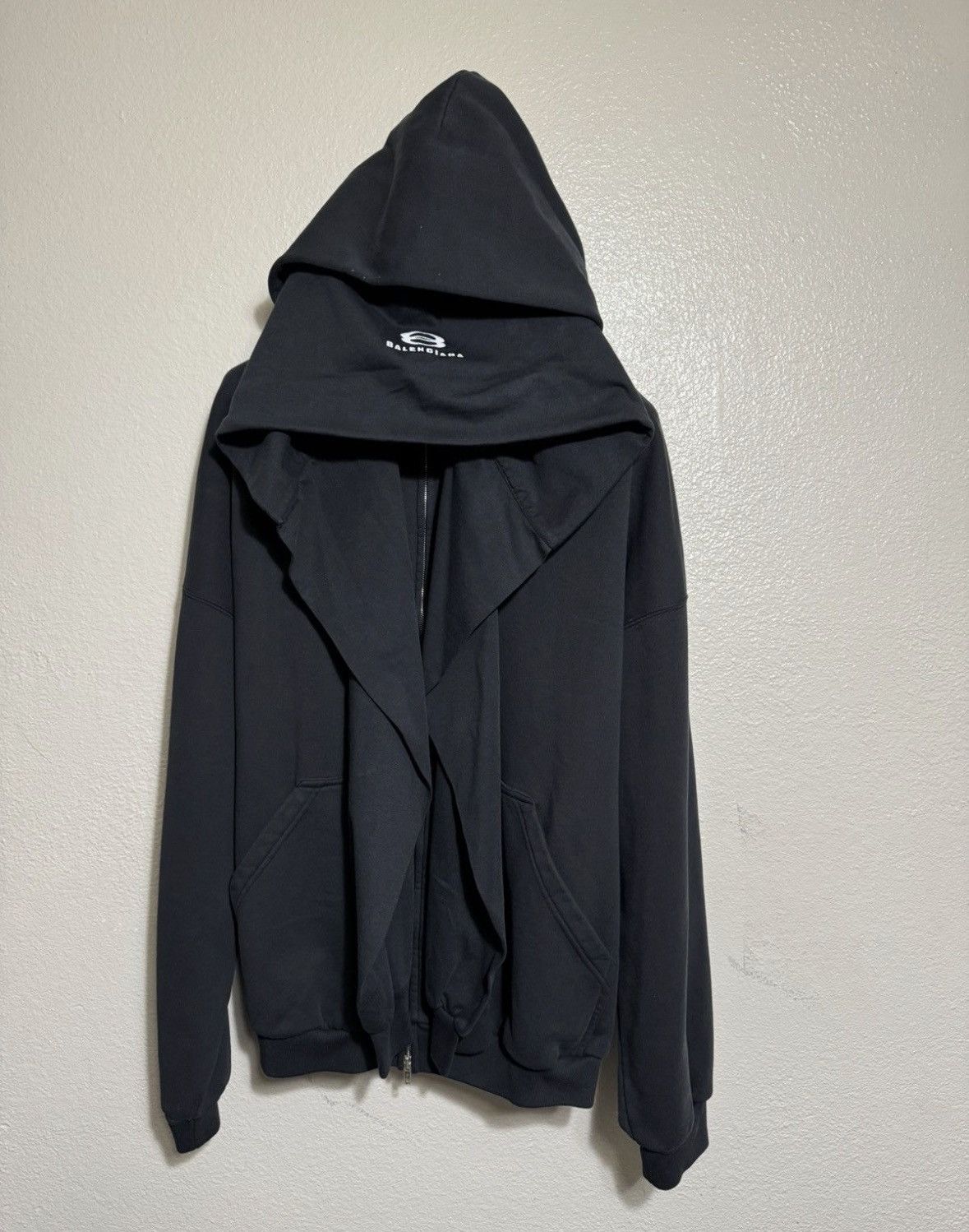 Balenciaga Unity Incognito Sweater Size US S / EU 44-46 / 1 - 1 Thumbnail