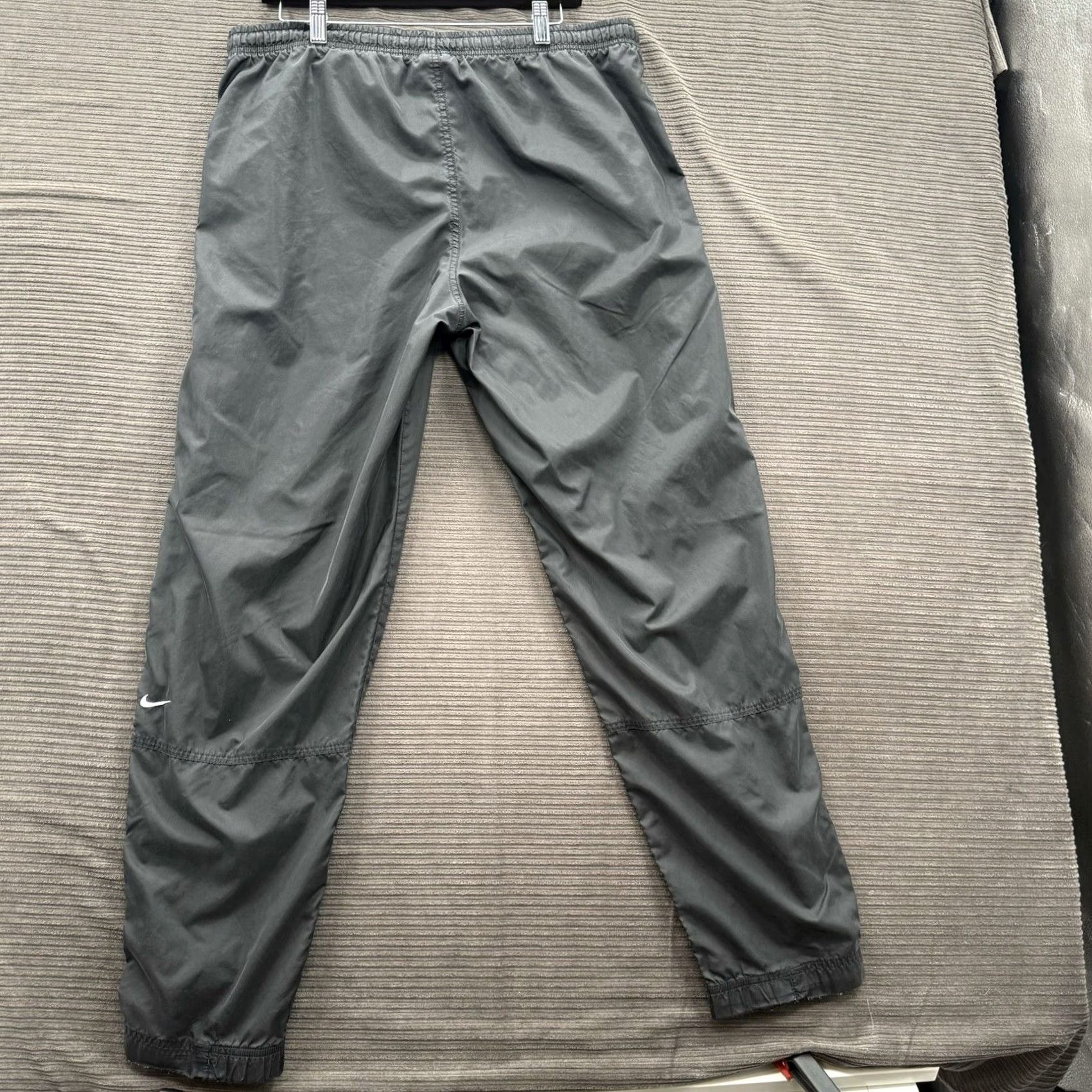 Nike Vintage Nike Track Pants Men M Black Nylon 90s Y2K Streetwear Pants Mens Track Pants 90s Nike Black Nylon Athletic Pockets Elastic Waist Inseam 31 in Size US 31 - 2 Thumbnail