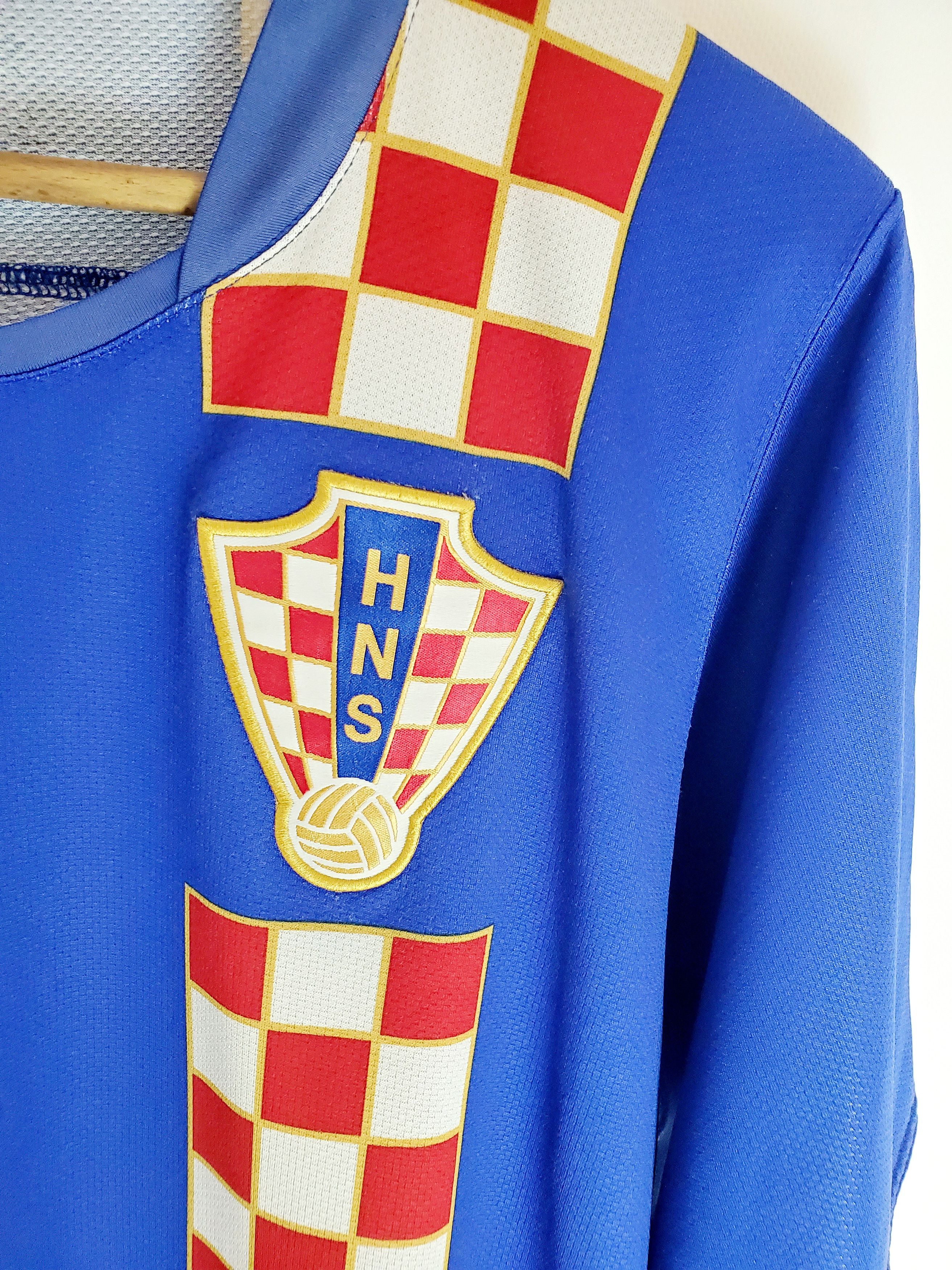 Nike Nike CROATIA 2006 2007 AWAY VINTAGE SOCCER jersey L Size US L / EU 52-54 / 3 - 2 Thumbnail