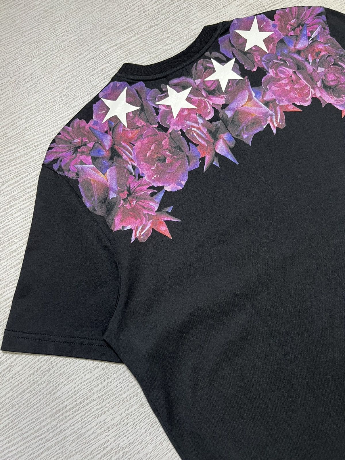 Givenchy Givenchy - Riccardo Tisci - Floral Print Star Neckline Tee Size US L / EU 52-54 / 3 - 9 Thumbnail
