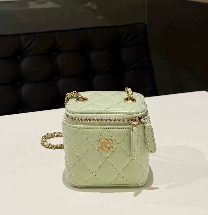Chanel Pre-loved Bag Very good condition Size ONE SIZE - 1 Thumbnail