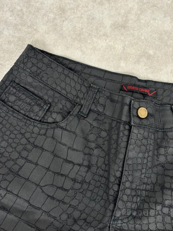 Roberto Cavalli 2000s Roberto Cavalli Crocodile Effect Obscure Black Pants Size US 32 / EU 48 - 9 Thumbnail