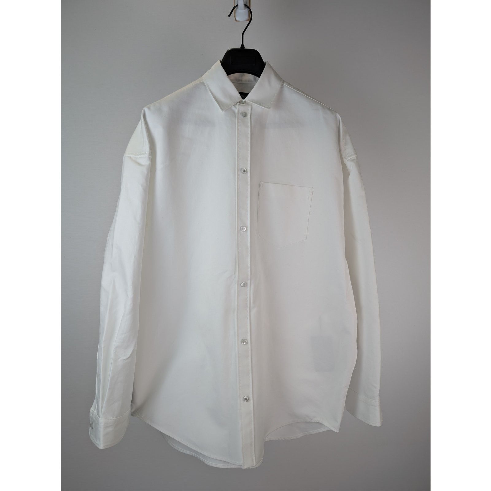 Balenciaga o1rshd1 Cotton Poplin Long-Sleeved Outerwear Shirt in White Size US XS / EU 42 / 0 - 1 Thumbnail