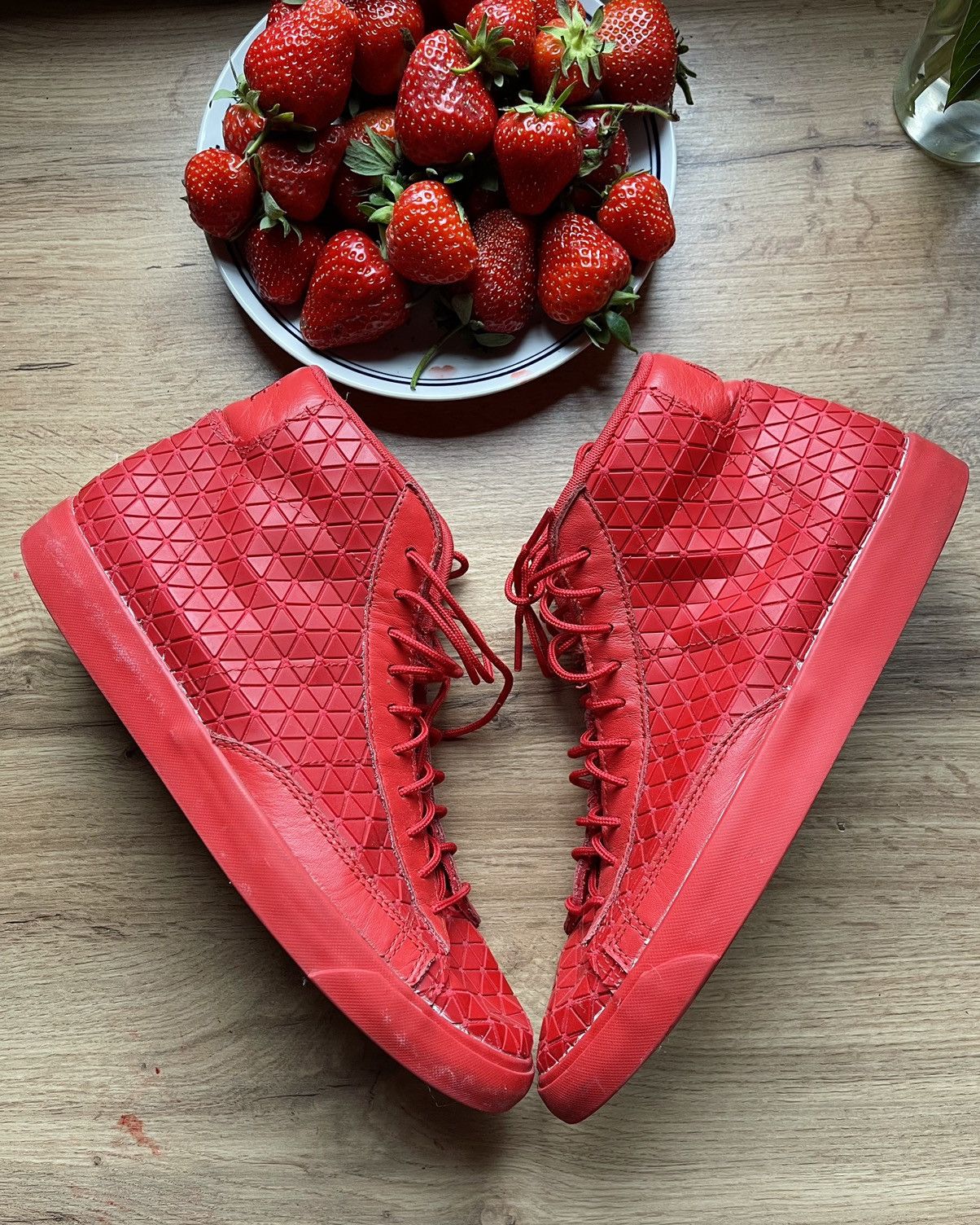 Nike 2014 Nike SB Blazer Mid Metric Red rare sneakers arena Size US 9 / EU 42 - 12 Thumbnail