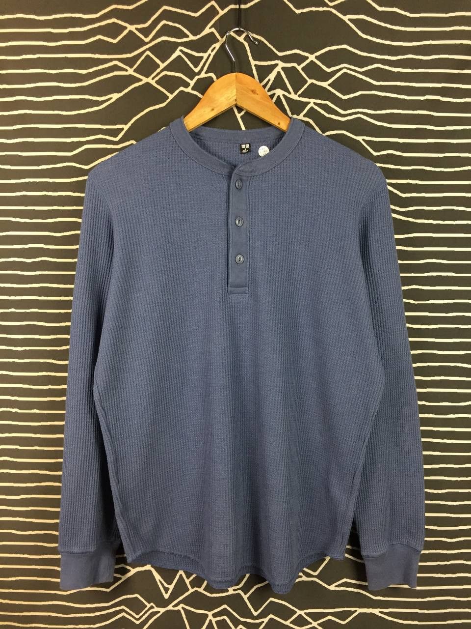 Uniqlo Uniqlo Thermal Waffle Henley Long Sleeve Tee Size M Size US M / EU 48-50 / 2 - 1 Thumbnail