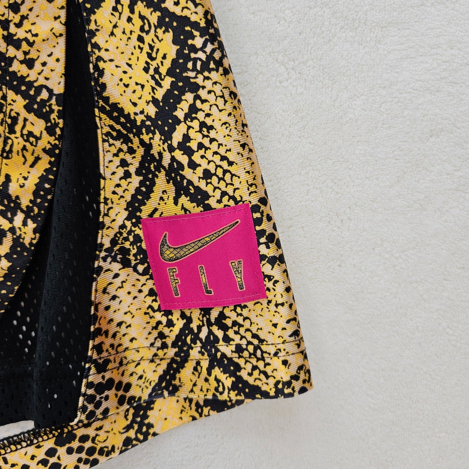 Nike NIKE WOMEN'S XS REBEL FLY BASKETBALL SHORTS GOLD DH7348 Size 25" / US 0 / IT 36 - 2 Thumbnail