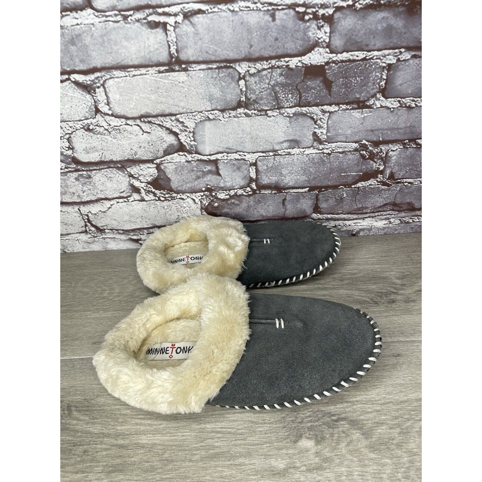 Minnetonka Minnetonka 40914 Gray Suede Leather Fur Slip On Slippers Wom Size US 7 / IT 37 - 1 Thumbnail