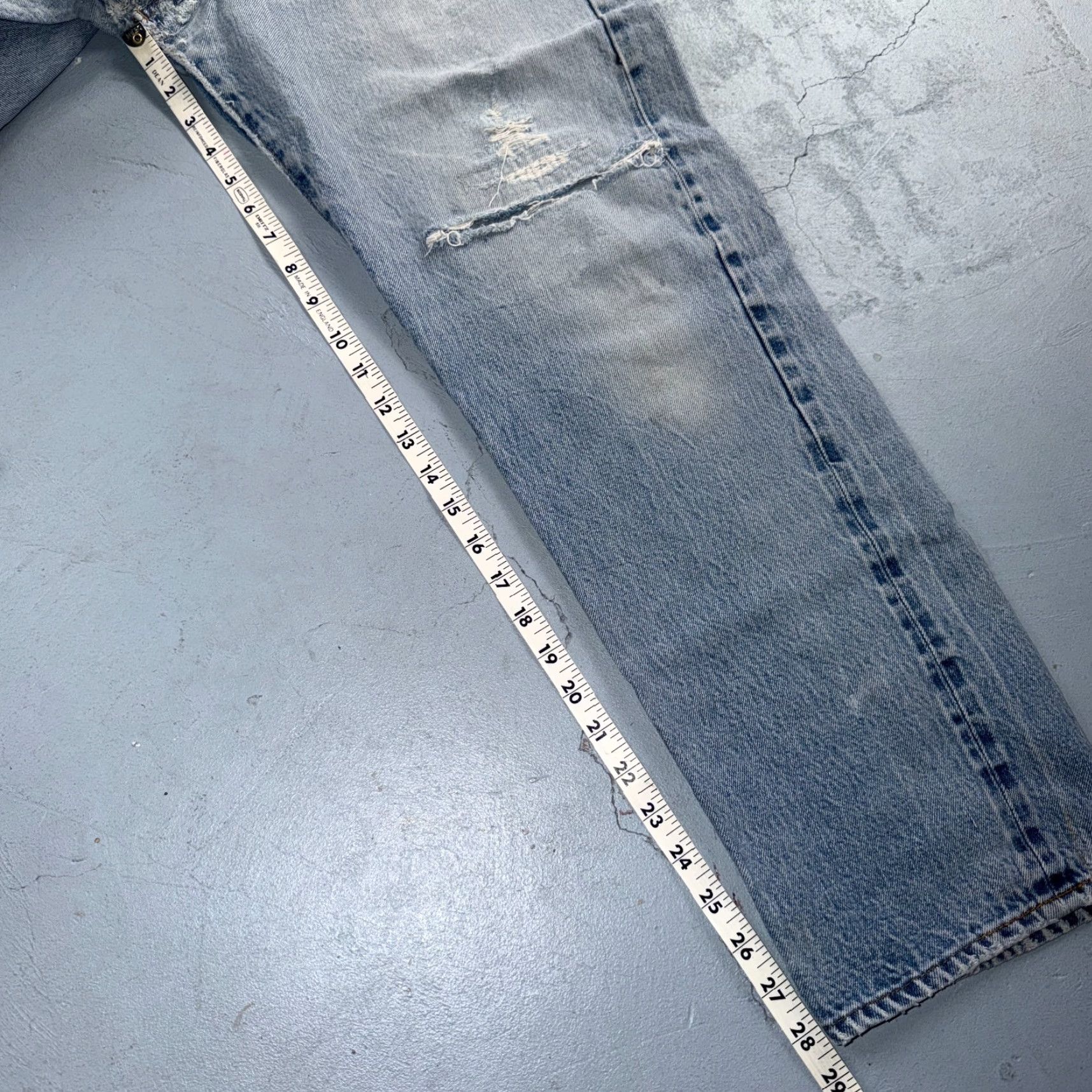 Levi's Levi's 501 Jeans Vintage 80s USA Light Wash Distressed 33 New Never-Used? 501 Model 80s Theme Mens Jeans Size US 33 - 6 Thumbnail