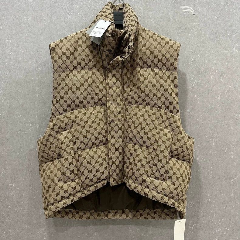 Balenciaga Balenciaga size 36 Gucci Collaborative BB Printed Puffer V Size S / US 4 / IT 40 - 1 Thumbnail