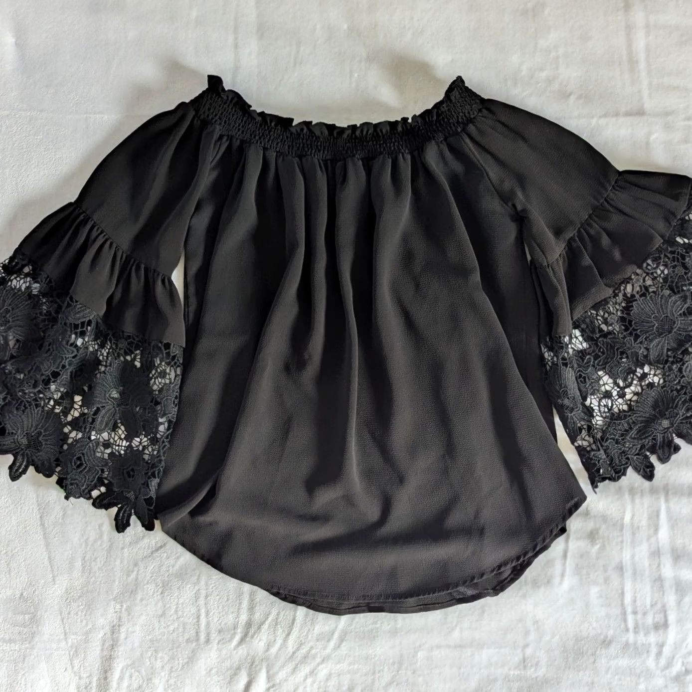 Vintage Havana Black Off The Shoulder Bell Lace Sleeve Top Womens S Black Off Shoulder Bell Lace Sleeve Blouse Bohemian 3/4 Sleeve Womens S Vintage Havana Size S / US 4 / IT 40 - 3 Thumbnail
