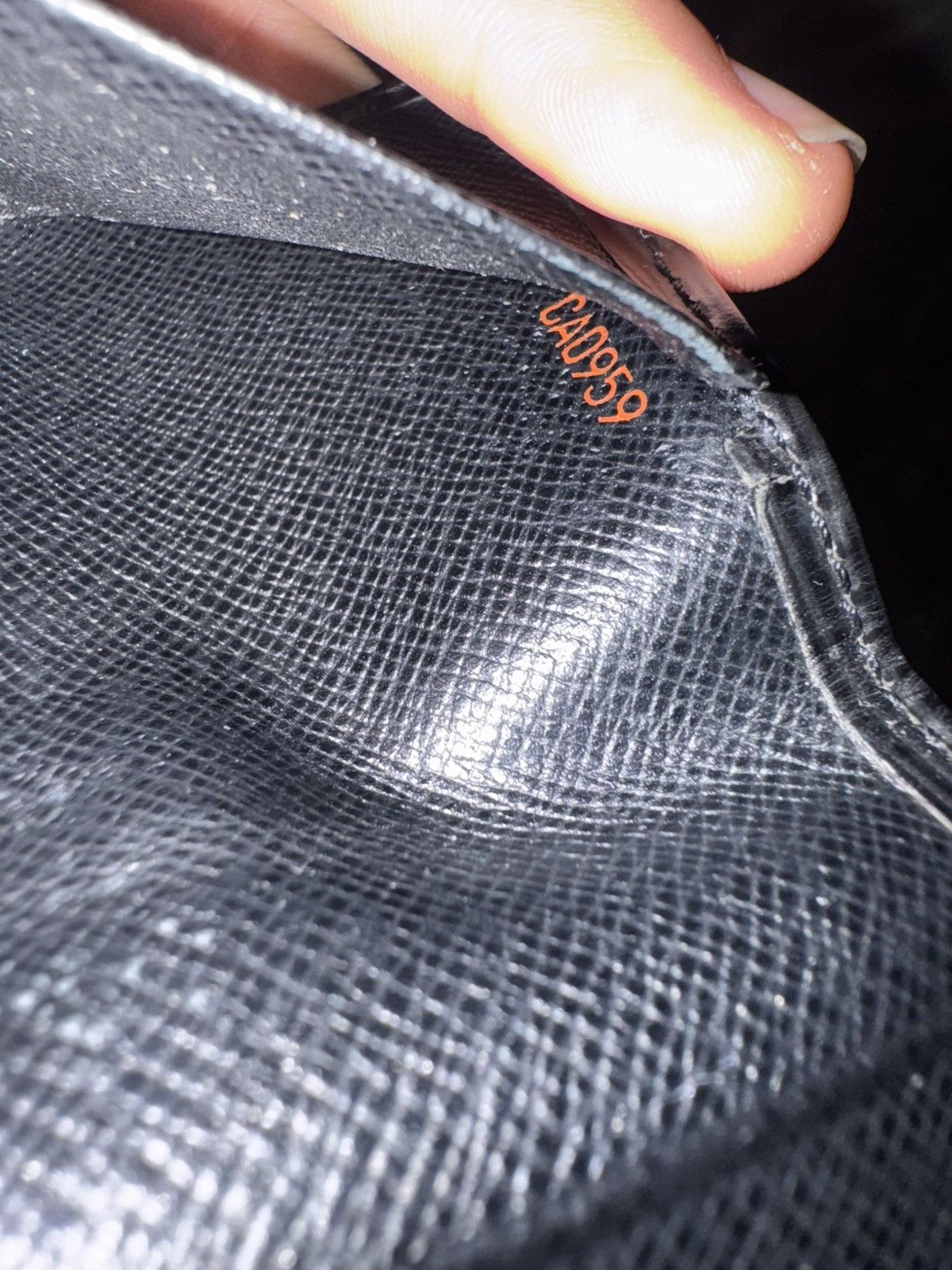 Louis Vuitton Authentic Louis Vuitton Black Epi Card Holder Size ONE SIZE - 6 Thumbnail