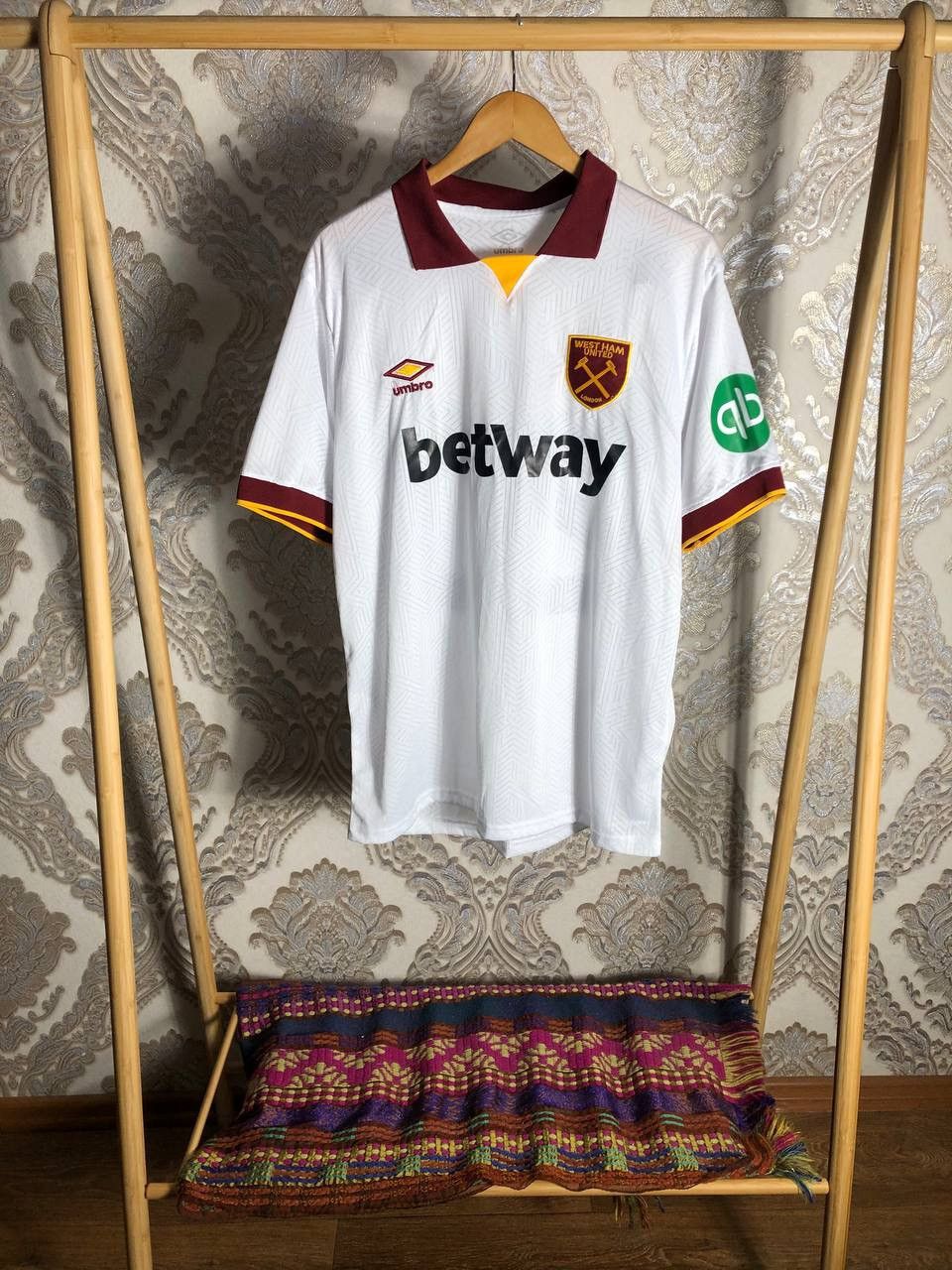 Vintage VERY RARE UMBRO FC WEST HAM UNITED ENGLAND SOCCER JERSEY 90s Size US XXL / EU 58 / 5 - 2 Thumbnail
