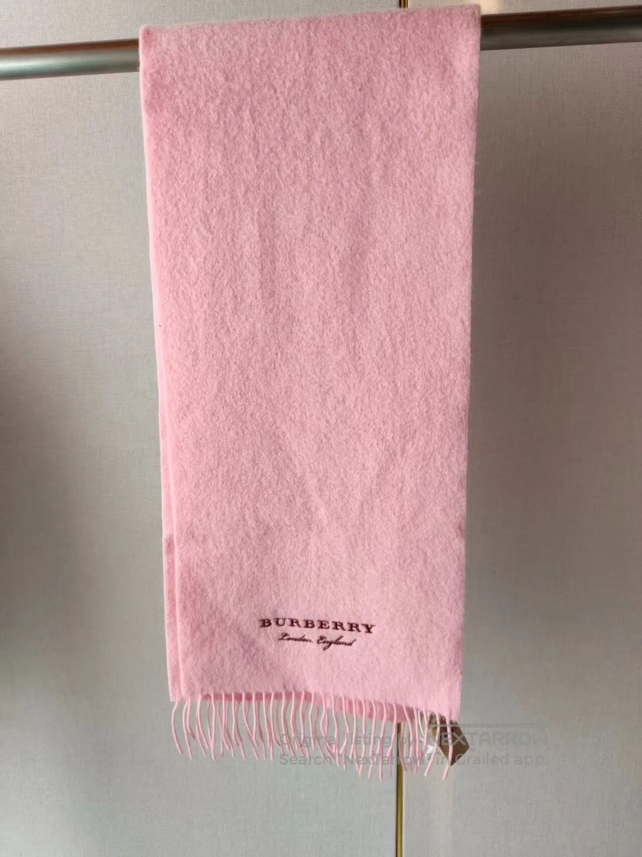 Burberry Burberry Authentic Scarf. Size ONE SIZE - 1 Thumbnail