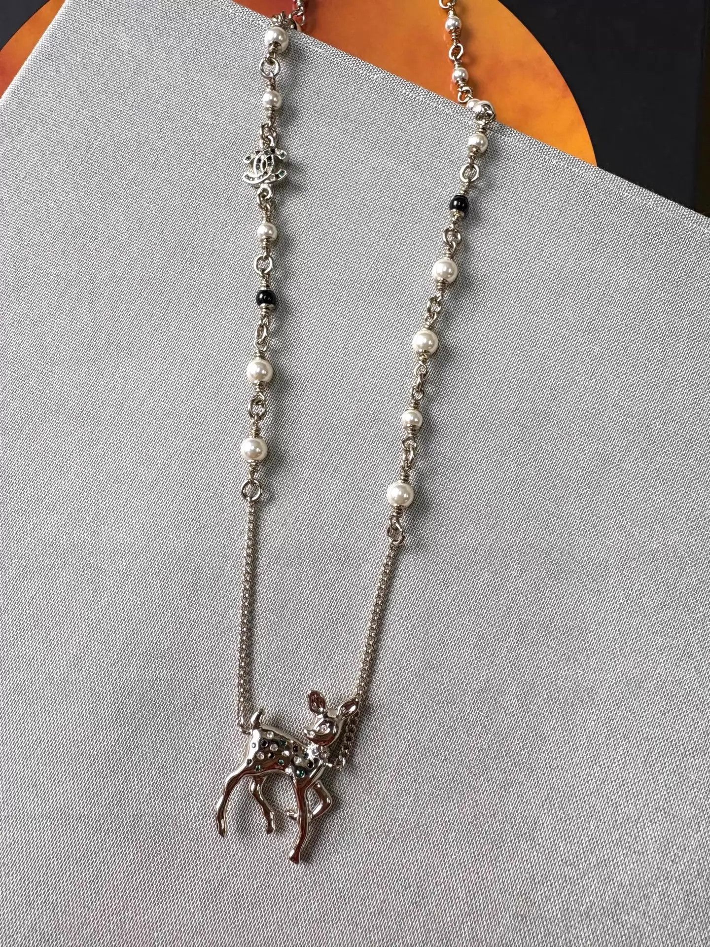 Chanel Chanel 2025 Xmas Limited Deer Pearl Necklace Size ONE SIZE - 4 Thumbnail