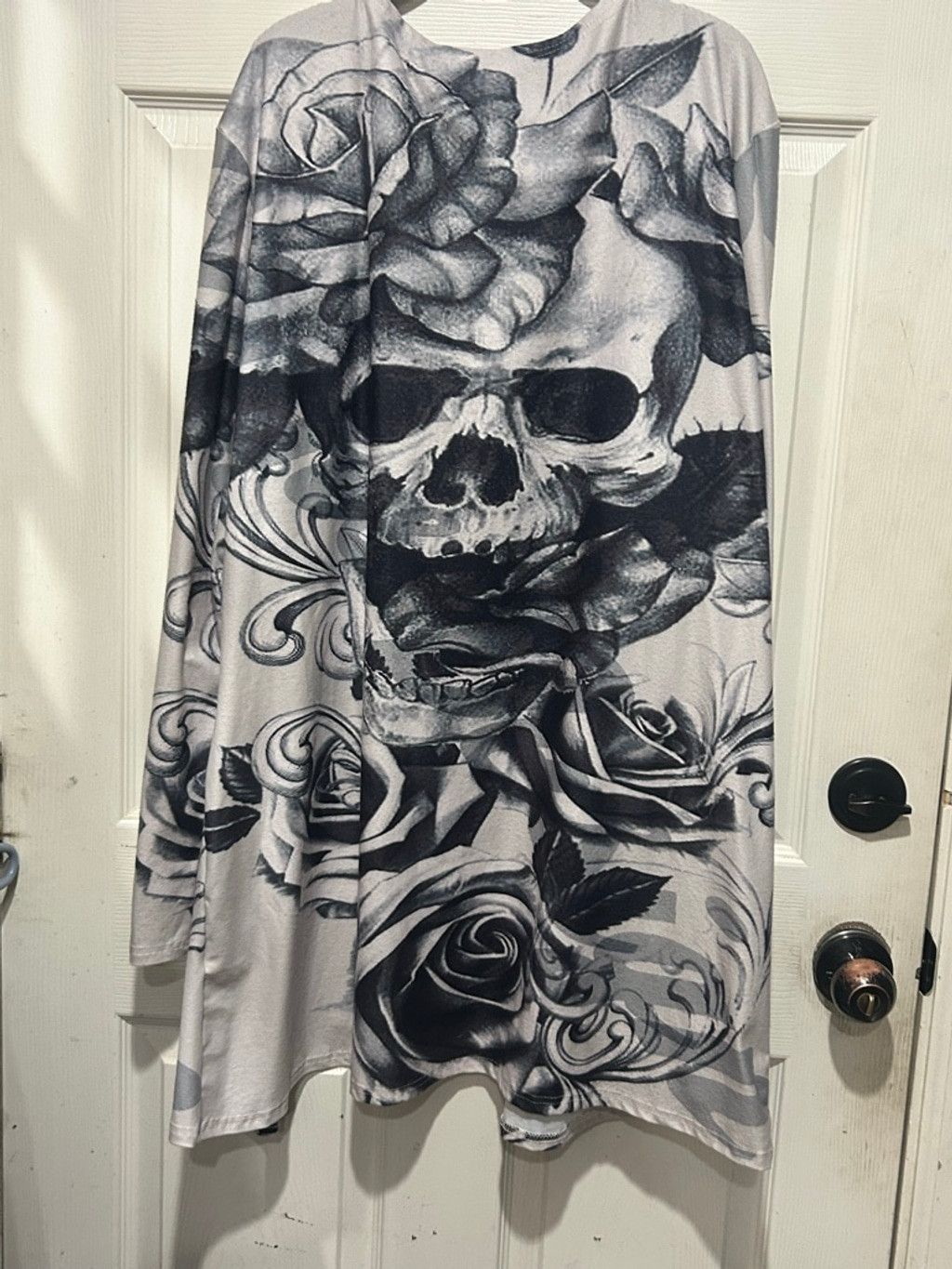 The Unbranded Brand Women's Unbranded Gray Black Skull Rose Cardigan 2X Size XXL / US 16-18 / IT 52-54 - 2 Thumbnail