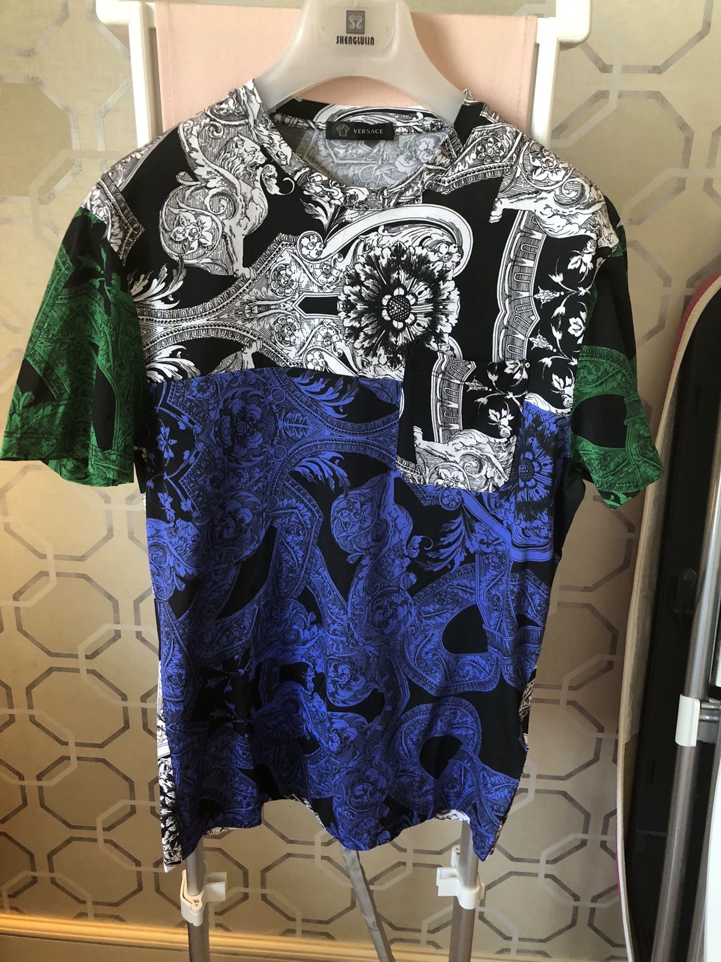Versace Versace Baroque Colorblock Print T-Shirt Size US S / EU 44-46 / 1 - 1 Thumbnail