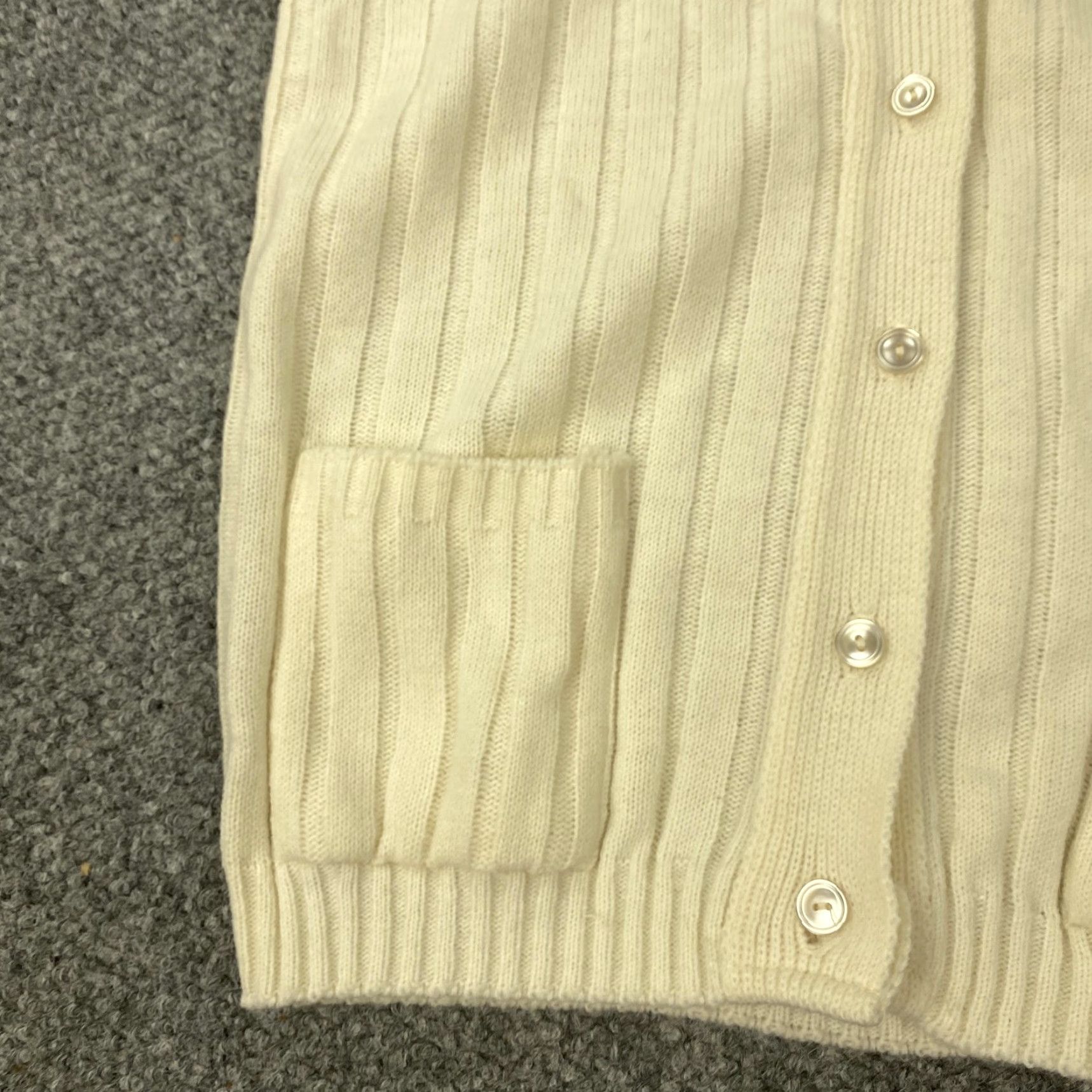Vintage VINTAGE Kate Collins Sweater Vest Men Medium Ivory Knit Acrylic V-Neck Button USA Size US M / EU 48-50 / 2 - 3 Thumbnail