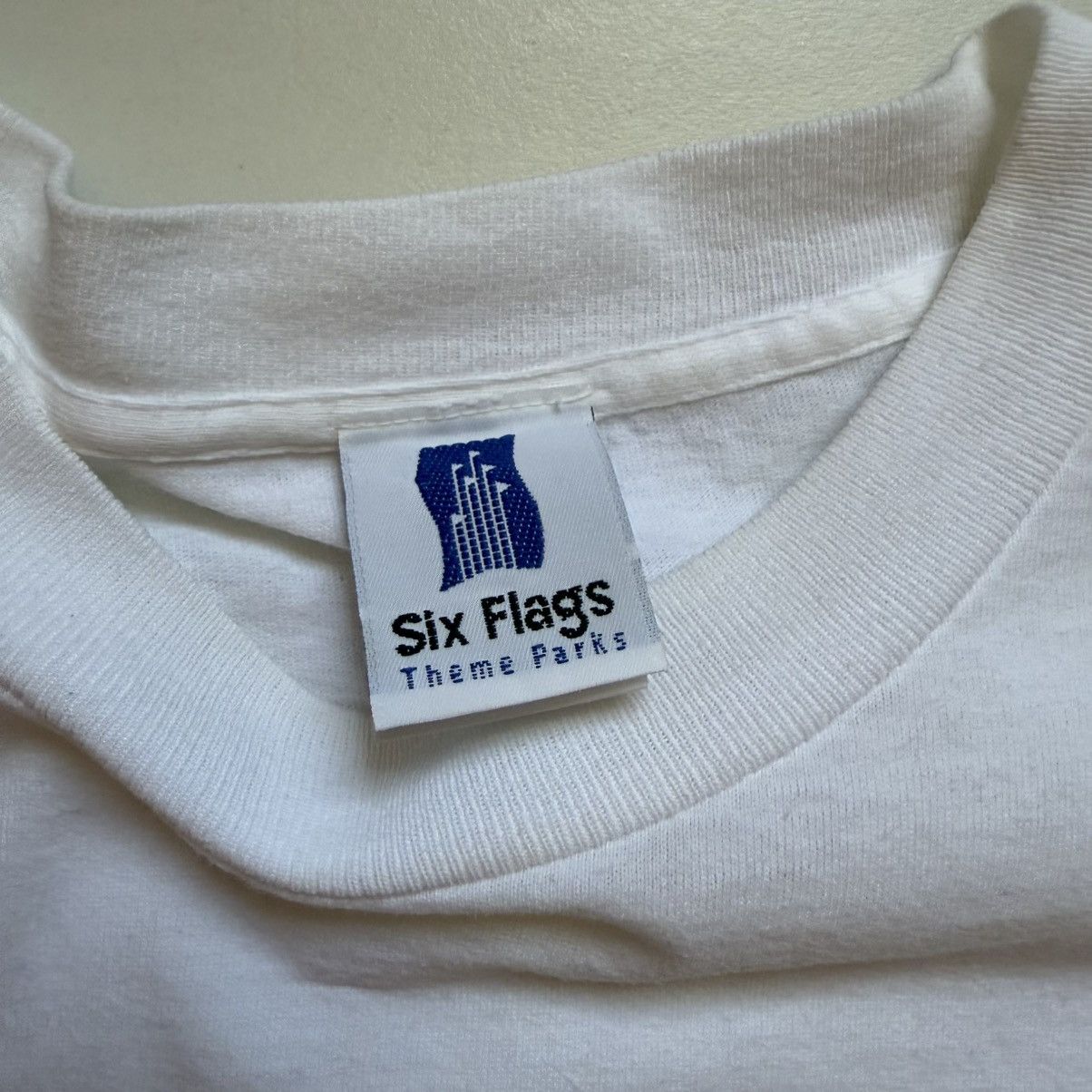 Vintage Vintage Six Flags Fiesta Texas 1996 T-Shirt Size US M / EU 48-50 / 2 - 8 Thumbnail
