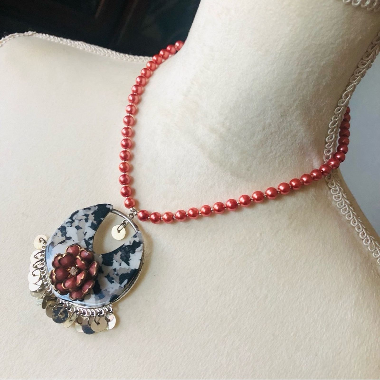 Handmade Handcrafted repurpose floral marble Pearl necklace Size ONE SIZE - 4 Thumbnail