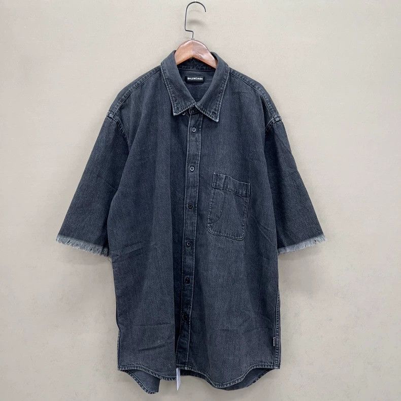 Balenciaga Balenciaga Back Letter Denim Shirt - dmc Size US M / EU 48-50 / 2 - 1 Thumbnail