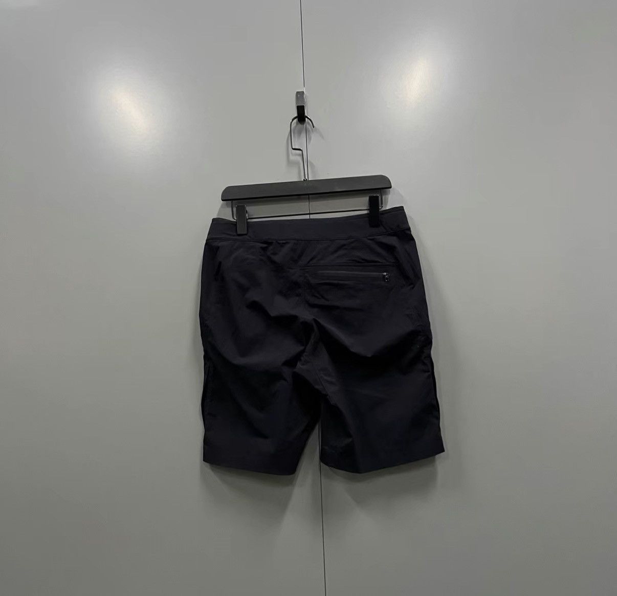 Arc'teryx Arc'teryx Black Embroidered Logo Shorts J41 Size US 30 / EU 46 - 2 Thumbnail