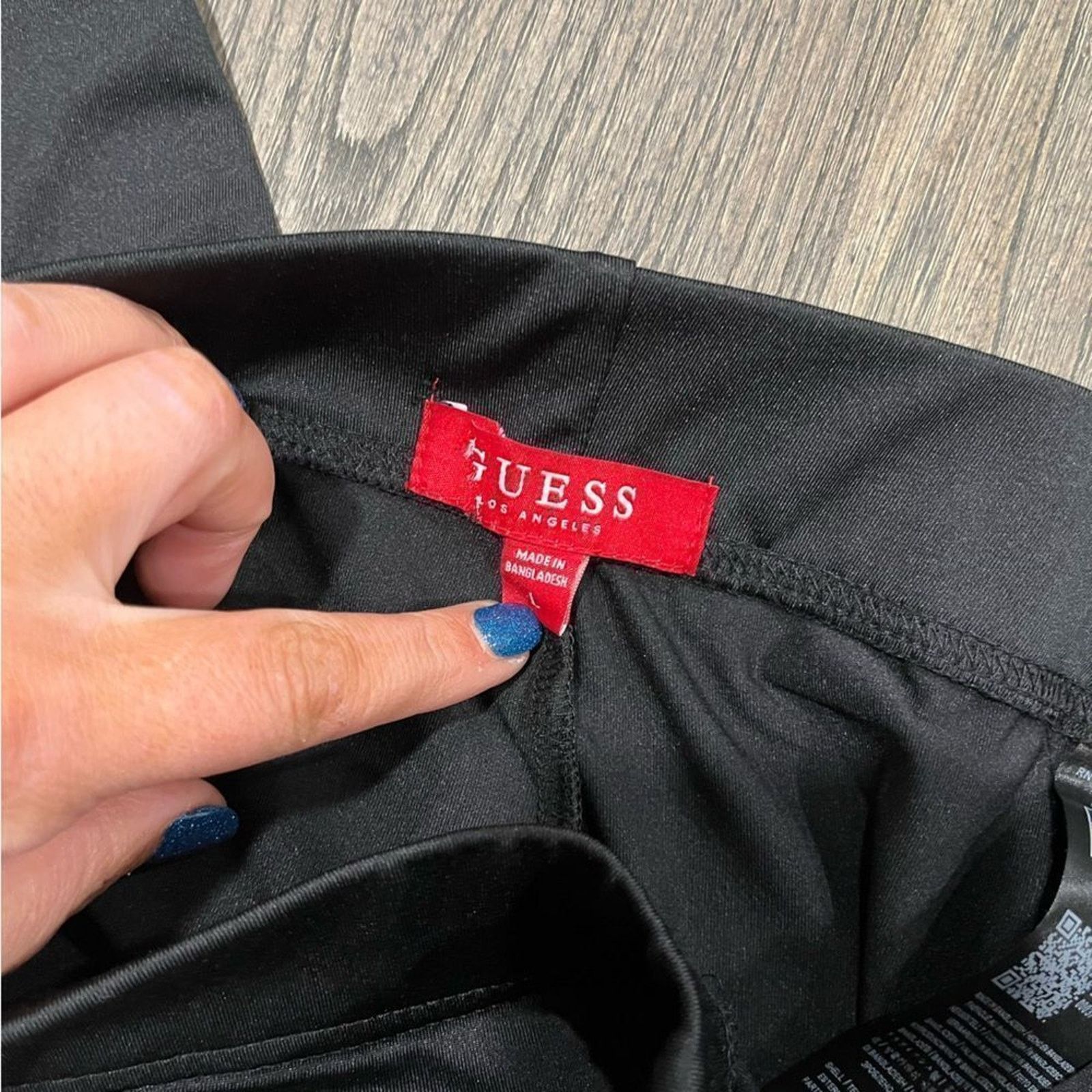 Guess NWOT Guess Black Cropped Capri Leggings Logo Print Size L Size 29" - 7 Thumbnail