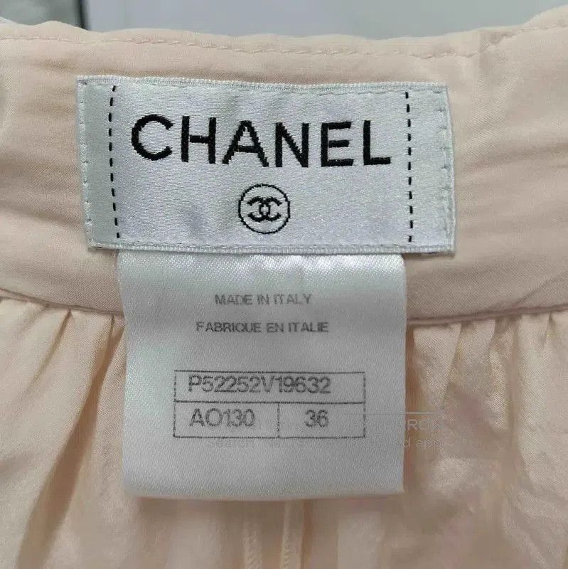 Chanel Chanel Pleated Silk Skirt in Nude Pink . Size 23" - 3 Thumbnail
