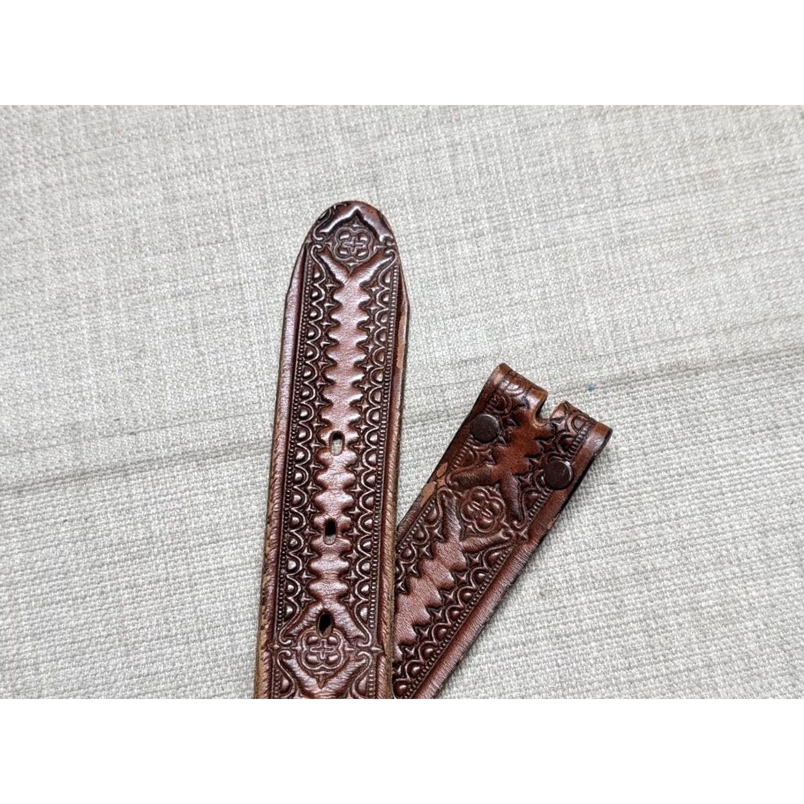 Vintage VINTAGE western belt leather cowhide Geometric handcrafted 44 MEN Adult Buckle belt width 1-1/2" 49" length Brown Size 44 - 4 Thumbnail