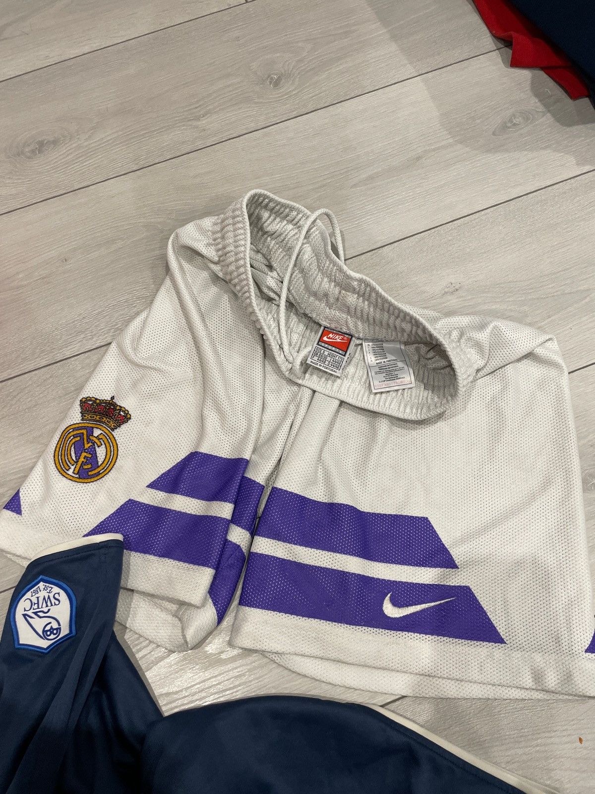 Nike × Vintage Retro 90s REAL MADRID NIKE SHORTS JERSEY BASKETBALL Size US 30 / EU 46 - 7 Thumbnail