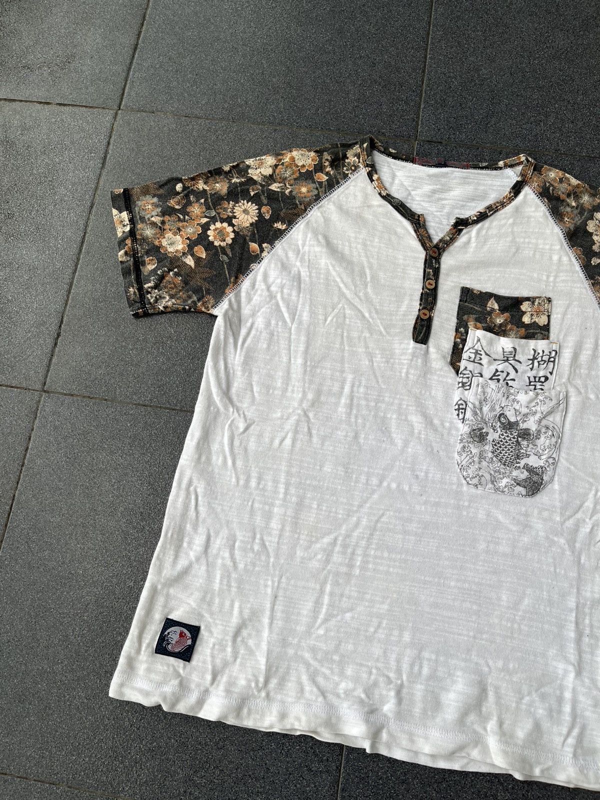 Japanese Brand 🇯🇵Vintage japanese tradisional koi sukajan t-shirt Size US XL / EU 56 / 4 - 3 Thumbnail